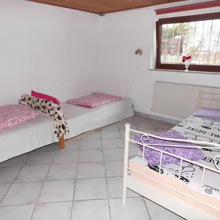 Souterrain Monteur Arbeiter 2-zimmer Lejlighed *